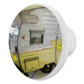 黄色いヴィンテージのキャンピングカートレーラーのノブ セラミックノブ (右)