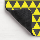 黄色い三角形の黒 マウスパッド (コーナー)