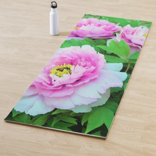 黄色い中心のエレガントなピンクの芍薬の花 ヨガマット (インサイチュ)