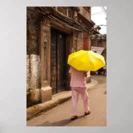 黄色い傘と女性のポスター ポスター