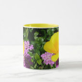 黄色い円錐花序の花 マグカップ (中央)