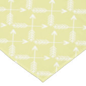 黄色い十字矢印のパターン テーブルクロス (アングル)