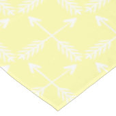 黄色い十字矢印のパターン テーブルクロス (アングル)