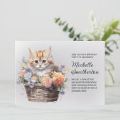 黄色い子猫のかご花 - 女性の誕生日 招待状 (スタンド正面)