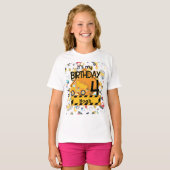 黄色い建設トラック 車 4歳の誕生日 Tシャツ (正面フル)