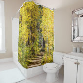 黄色い木の道//秋のハイキング シャワーカーテン (インサイチュ)
