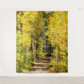 黄色い木の道//秋のハイキング タペストリー (正面)