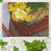 黄色い水仙とフローラのイースター卵のバスケット キッチンタオル (折り畳み)