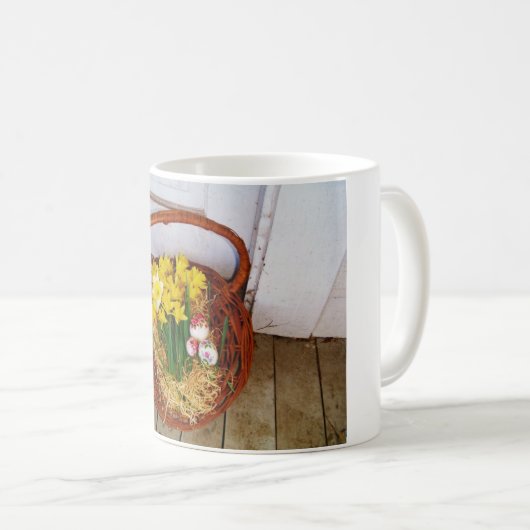 黄色い水仙とフローラのイースター卵のバスケット コーヒーマグカップ (正面右)