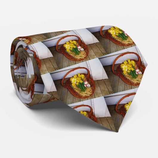黄色い水仙とフローラのイースター卵のバスケット ネクタイ (ロール)
