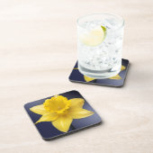 黄色い水仙の花フローラの絵を描水色 コースター (右側)