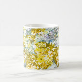 黄色い水色の花模様デザイン コーヒーマグカップ (中央)