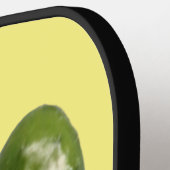 黄色い漬物のパドルに3つのキュウリ ピックルボールラケット (左詳細)