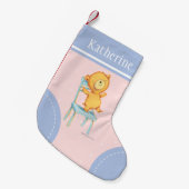 黄色い熊の踊り遊と椅子 スモールクリスマスストッキング (正面 (吊り時))