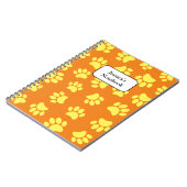 黄色い犬の足はオレンジ色にプリント ノートブック (左側)