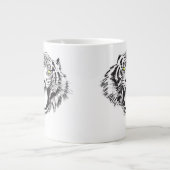黄色い目で黒くうなる虎 ジャンボコーヒーマグカップ (正面)