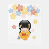 黄色い着物の芸者さん 夏のこけし人形 フリースブランケット (正面)