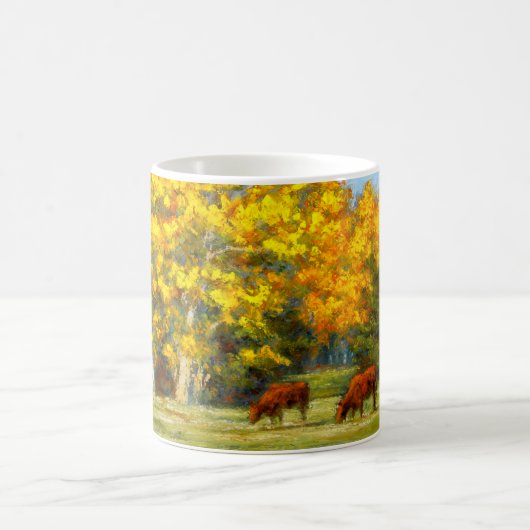 黄色い秋の木のマグの下の赤い牛 コーヒーマグカップ (中央)
