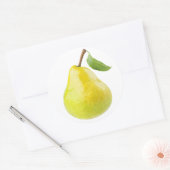 黄色い緑色の梨が1つ ラウンドシール (封筒)