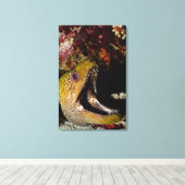 黄色い縁の口を大きく開き、威嚇すること キャンバスプリント (インサイチュ (ウッドフロア))