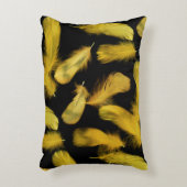 黄色い羽模様 アクセントクッション (正面(垂直))