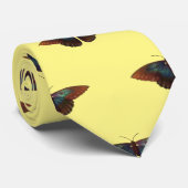 黄色い背景の蝶 ネクタイ (ロール)