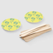 黄色い背景の青い花のアウトライン ハンドファン (組立なし)