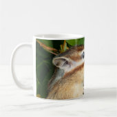 黄色い花およびシマリス(4) コーヒーマグカップ (左)