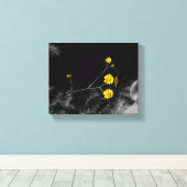 黄色い花が咲き誇る木の下に咲く8 x 10 キャンバスプリント (インサイチュ (ウッドフロア))