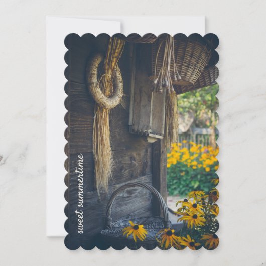 黄色い花と居心地の良い田舎のコテージ シーズンカード (正面)
