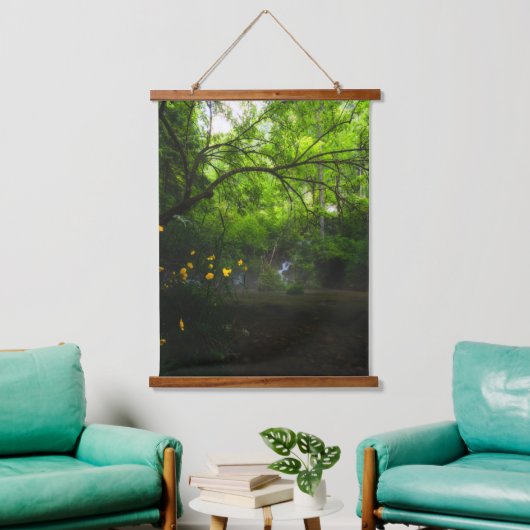 黄色い花と滝を持つ魔法の森 吊り下げ型タペストリー (リビング)