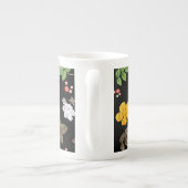 黄色い花と白いバラ8 ボーンチャイナマグカップ (裏面)