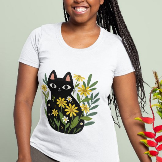 黄色い花に囲まれたウィスキカルな黒猫 Tシャツ