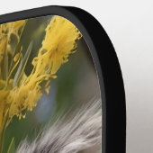 黄色い花のガラガラの木で ピックルボールラケット (左詳細)