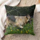 黄色い花のジャーマン・シェパード クッション (ブランケット)