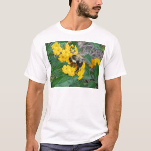 黄色い花の上に黄色と黒のミツバチ Tシャツ