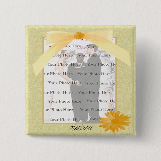 黄色い花の四角い写真ボタン 缶バッジ (正面)