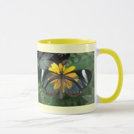 黄色い花の蝶が付いているマグ マグカップ (右)