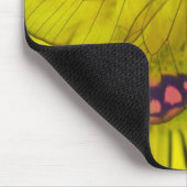 黄色い花の蝶 マウスパッド (コーナー)