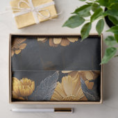 黄色い花の間で休んでいる白い蛾 薄葉紙 (ギフト)