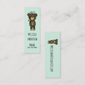 黄色い花を持つかわいい茶色のクマ スキニー名刺 (正面/裏面)