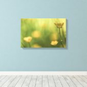 黄色い花バターカップ自然写真 キャンバスプリント (インサイチュ (ウッドフロア))