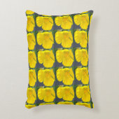 黄色い花形枕 アクセントクッション (正面(垂直))