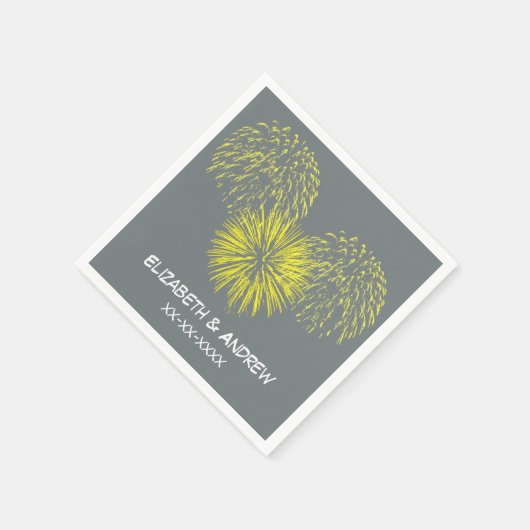 黄色い花火、木炭BGの一流のモノグラム スタンダードカクテルナプキン (角)