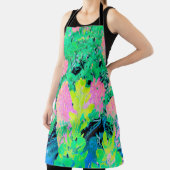 黄色い葉のピンクのあじさい園 エプロン (インサイチュ)