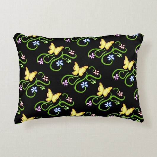 黄色い蝶と春の花アクセント枕 アクセントクッション (正面)
