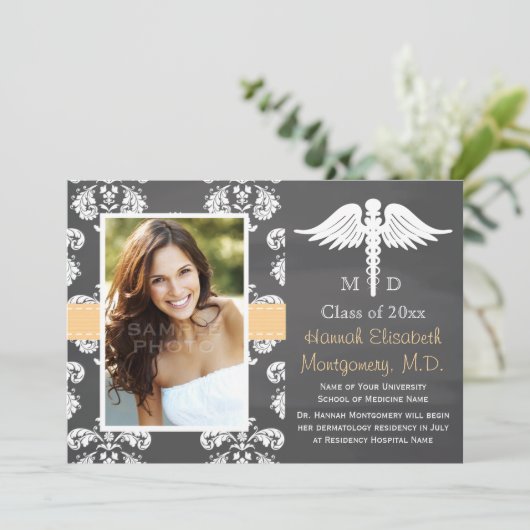 黄色い衛生学校の卒業の黒板 招待状 (スタンド正面)