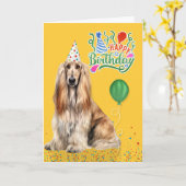 黄色い誕生日のアフガンハウンドの犬のパーティーハット カード (黄色い花)