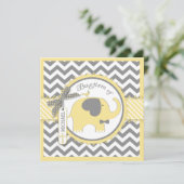 黄色い象のちょうネクタイのシェブロンのプリントの洗礼 招待状 (スタンド正面)