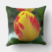 黄色い赤いチューリップ クッション (裏面)